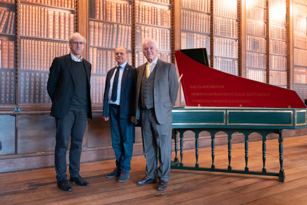 Image of Former history student donates custom-built harpsichord to Oriel College